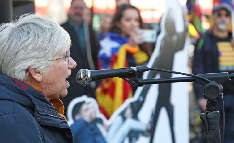 Los Mossos detienen a Clara Ponsatí a las pocas horas de volver a España