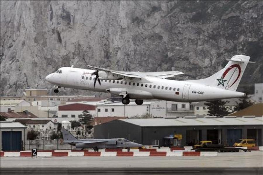 España pide esperar a un acuerdo sobre el uso del aeropuerto de Gibraltar antes de aplicar la ley