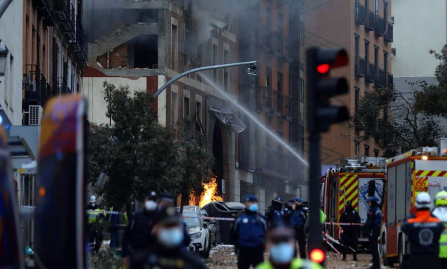Una brutal explosión en un edificio de Madrid deja tres fallecidos