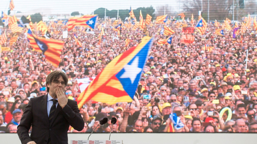 Puigdemont exhibe su fuerza y llama al independentismo a “preparar la lucha”