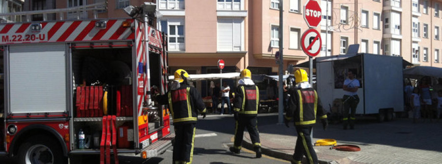 Celebrado con éxito el simulacro de evacuación en pleno feirón de Sada