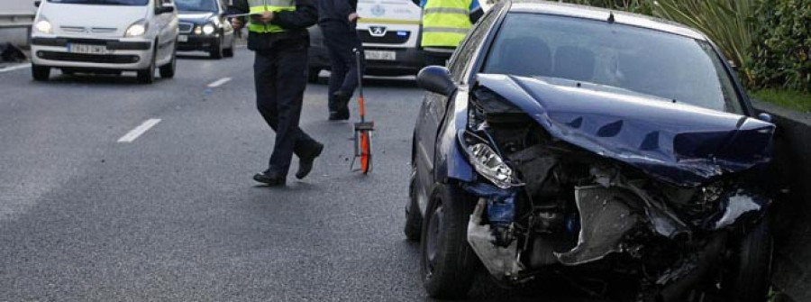 Una nueva salida de vía obliga a cortar el tráfico en la avenida del Ejército