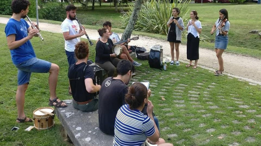 La prueba audiovisual de que “foliadas e discotecas non están reñidas”