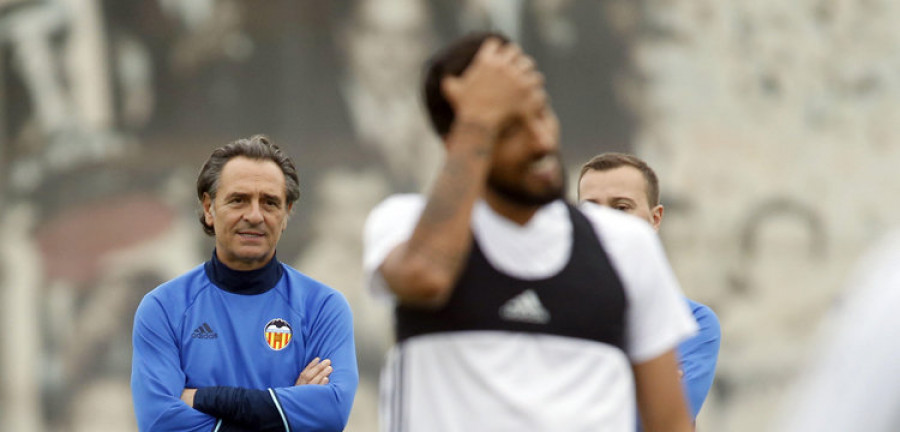 Prandelli ensaya con una zaga de cinco para Riazor