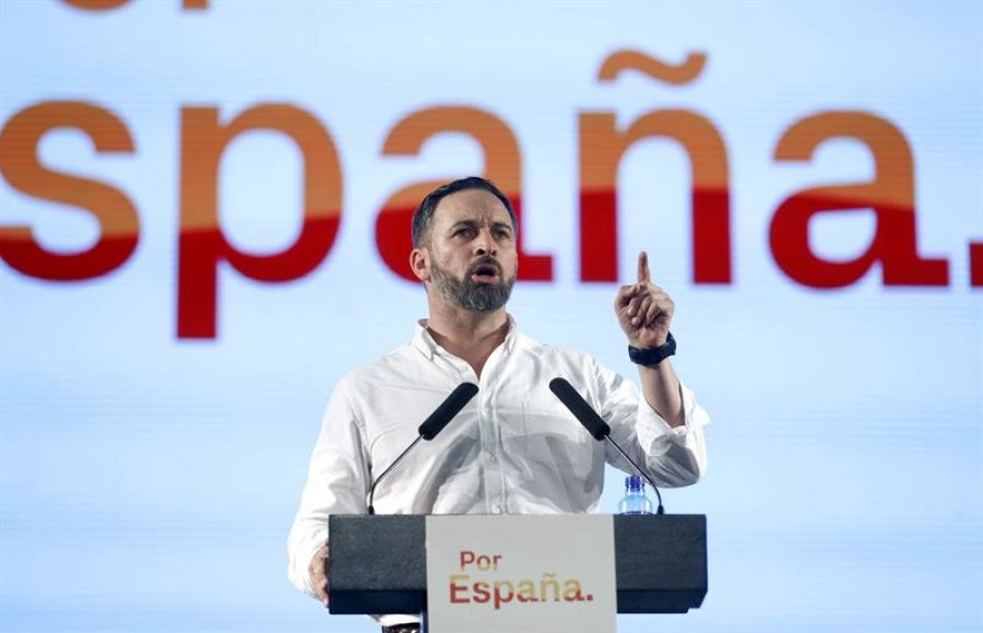 Abascal: castigar pitos al himno y llamar "Rojigualda" a la selección