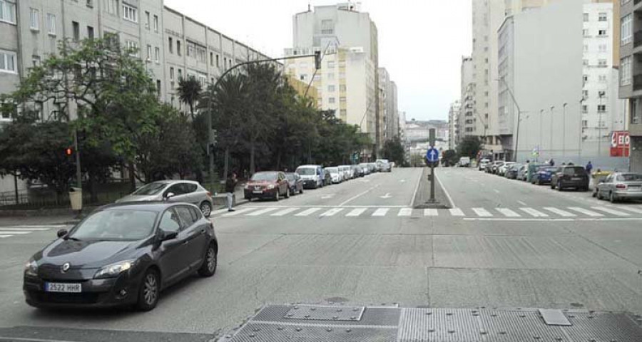 El Ayuntamiento nivelará las rejillas de la ronda de Outeiro ante las quejas 
de los conductores