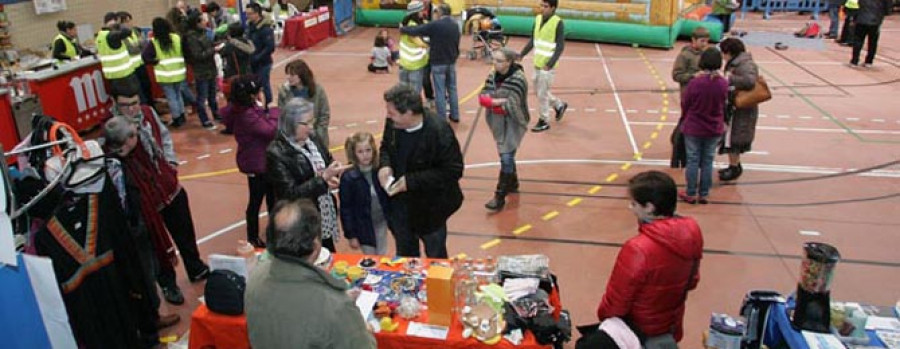 CULLEREDO - Los vecinos muestran su lado más altruista en la fiesta solidaria de las ONG de Culleredo