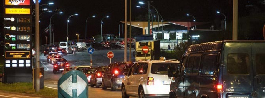 Los carburantes se abaratan más de un 1 % después de cinco semanas al alza