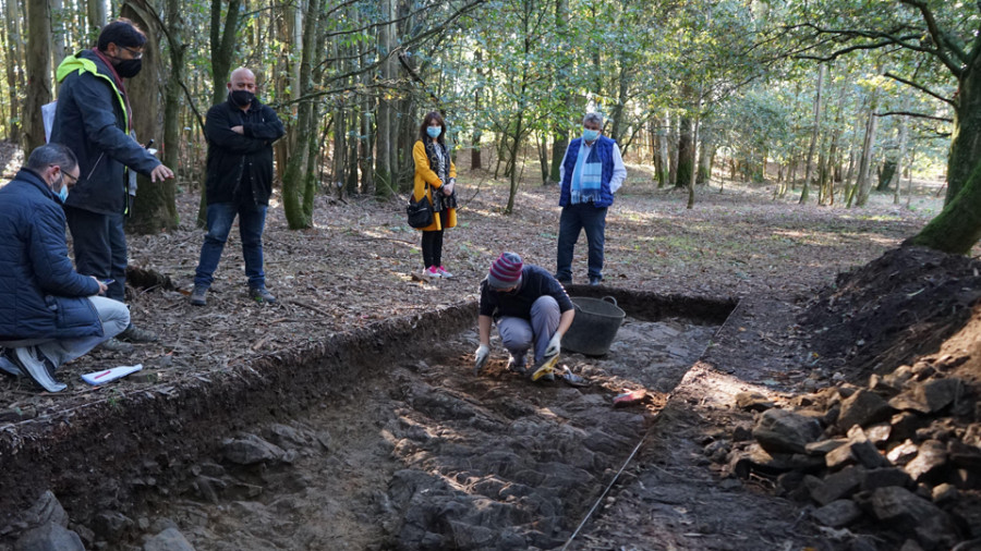 La excavación del castro de Cerneda descubre cerámicas de hace más de 2.000 años