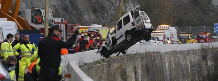 Fallece un matrimonio y sus dos hijos al caer su furgoneta al río Ter