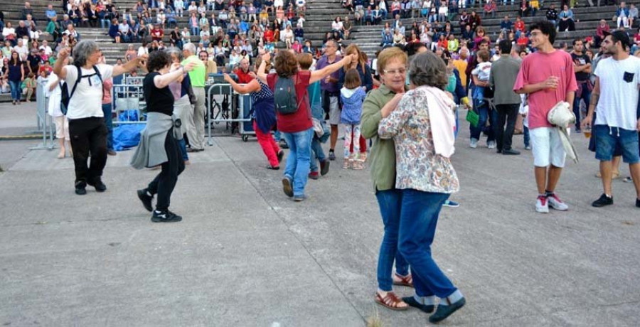 Reportaje | La música tradicional se aúpa en un parque experto  en empanadas