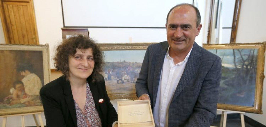 El Museo de Rosalía de Castro enriquece sus fondos con un rizo suyo y tres óleos de su hijo