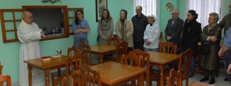 Cáritas “bendice” a cuarenta usuarios a través del comedor social de Labañou