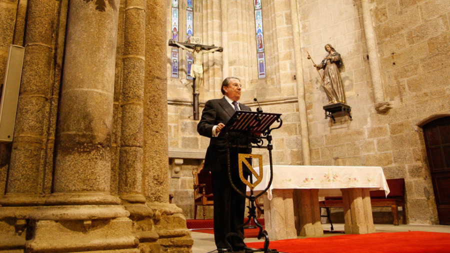 Francisco Vázquez “da la salida”
a la Semana Santa de Betanzos