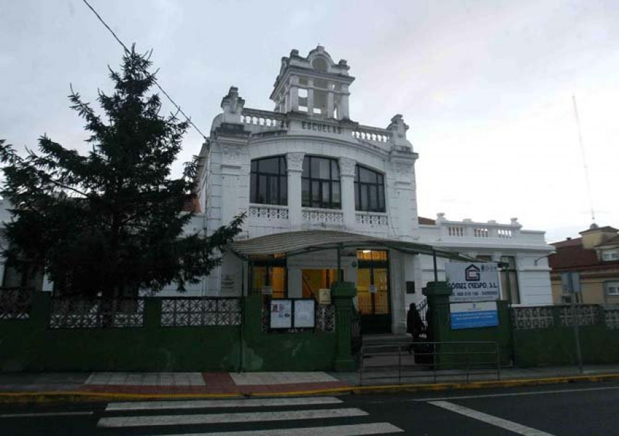 Gobierno local y Anpa se reúnen para abordar la ampliación del CEIP Sada y sus Contornos