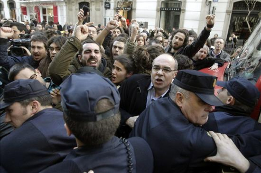 Hacen guardia ante la vivienda de la anciana con orden de desahucio