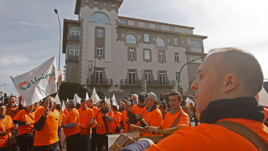 Más de 300 agricultores piden tipificar como delito pagar por debajo del coste