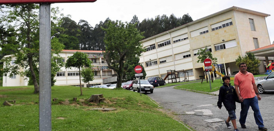 Sada asumirá  el mantenimiento del centro escolar  de O Mosteirón