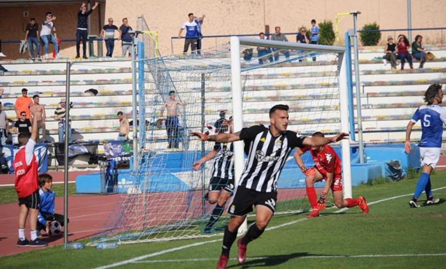 Elady, en los planes del Depor, deshoja la margarita