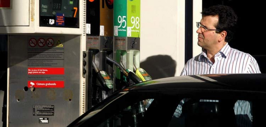 Los carburantes se consolidan 
en máximos tras encarecerse hasta un 4,5 por ciento en octubre
