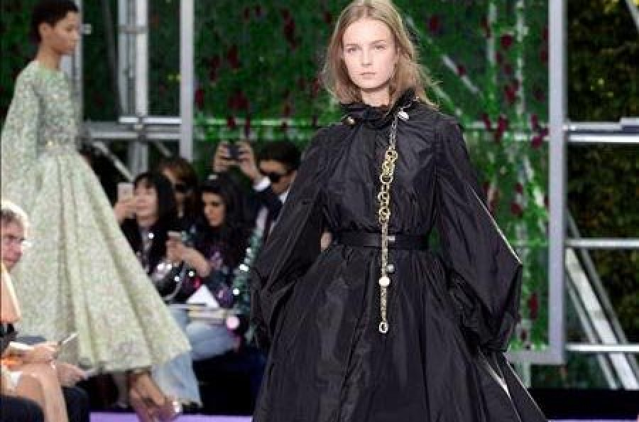 Raf Simons crea un jardín de las delicias para Dior