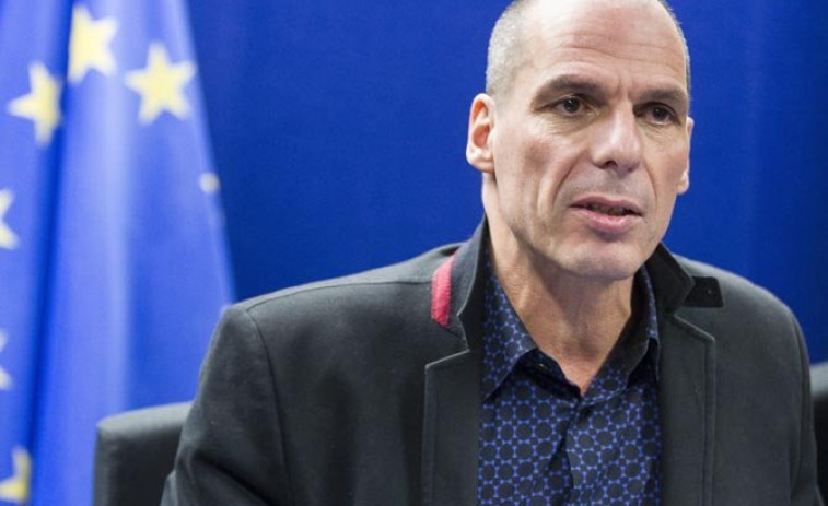 Unos encapuchados dan una paliza en Atenas al exministro griego Varufakis