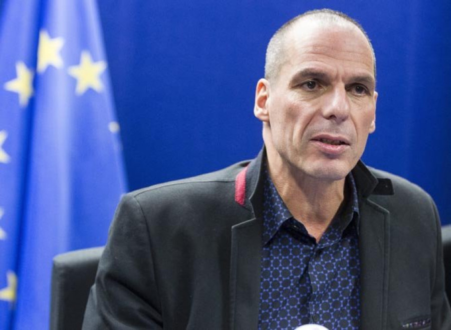 Unos encapuchados dan una paliza en Atenas al exministro griego Varufakis