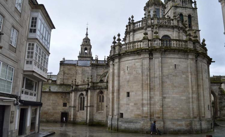 Detienen a dos hombres que intentaban acceder a la catedral de Lugo para robar