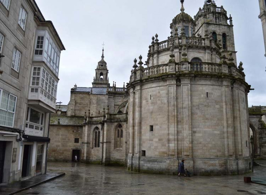 Detienen a dos hombres que intentaban acceder a la catedral de Lugo para robar