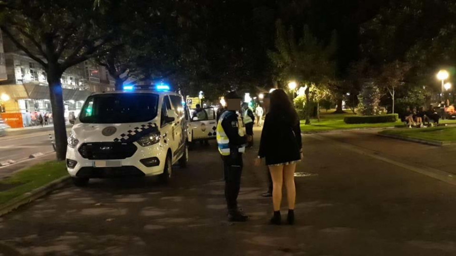 La Policía Local despliega un fuerte dispositivo para controlar el botellón