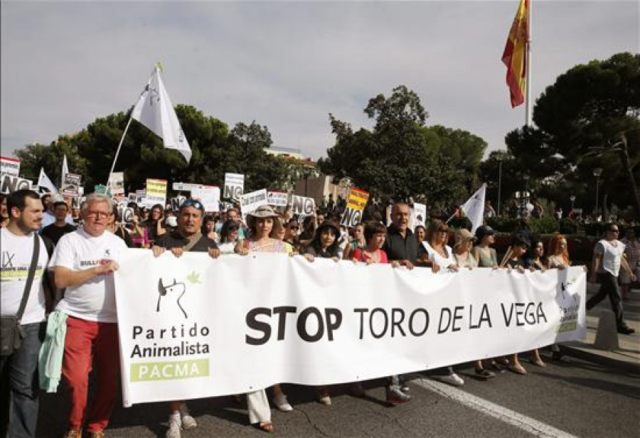 Cientos de personas reclaman en Madrid abolición del torneo Toro de la Vega