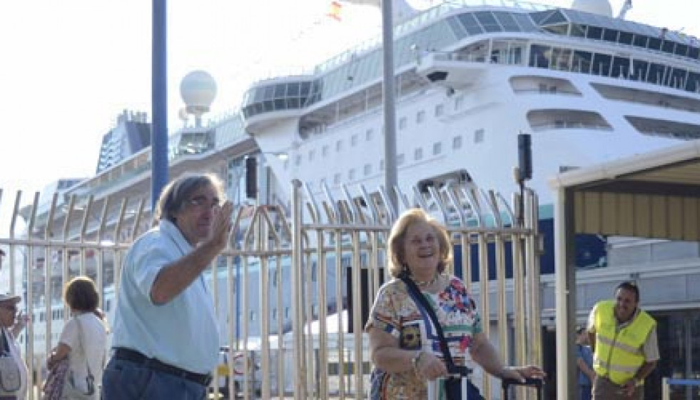 El Puerto realiza con éxito el embarque de casi 450 pasajeros del “Empress” en solo dos horas