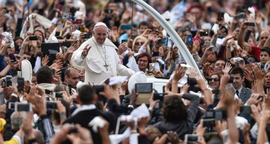 Portugal se despide del papa tras la canonización de los niños de Fátima