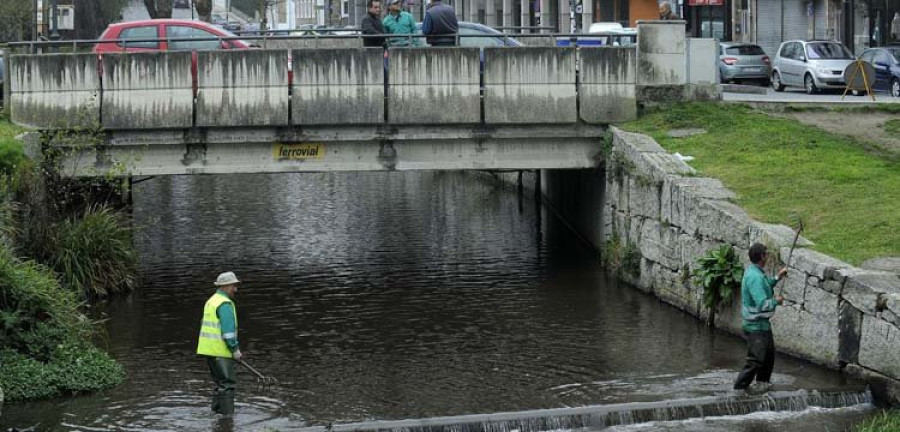 Fallece un hombre de 45 años tras caerse al río Bolaños de Arteixo mientras paseaba