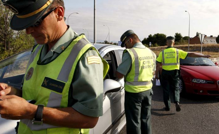 La DGT desarrolla esta semana en Galicia una campaña de control de alcohol y drogas