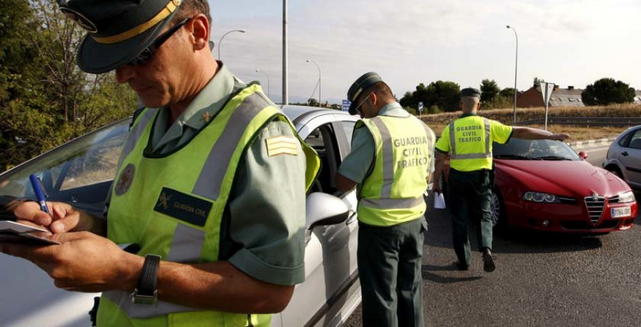 La DGT detecta en una semana a 161 niños sin sistema de retención y a 2.470 adultos sin cinturón