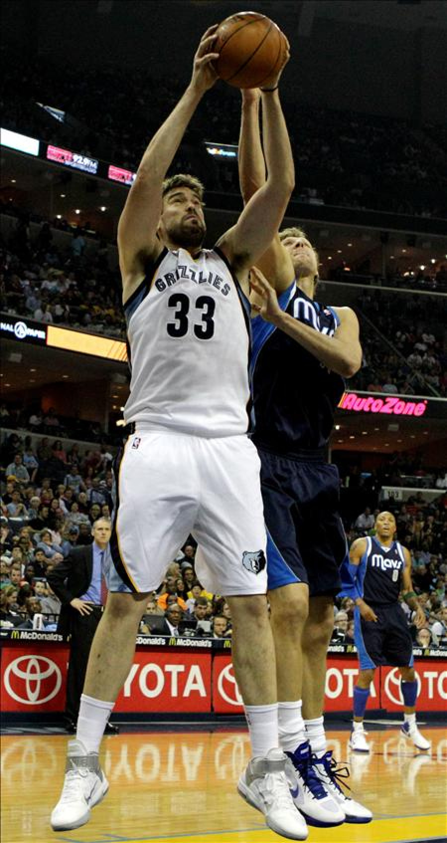 Pau brilló en la derrota de los Lakers y Marc ayudó al triunfo de los Grizzlies