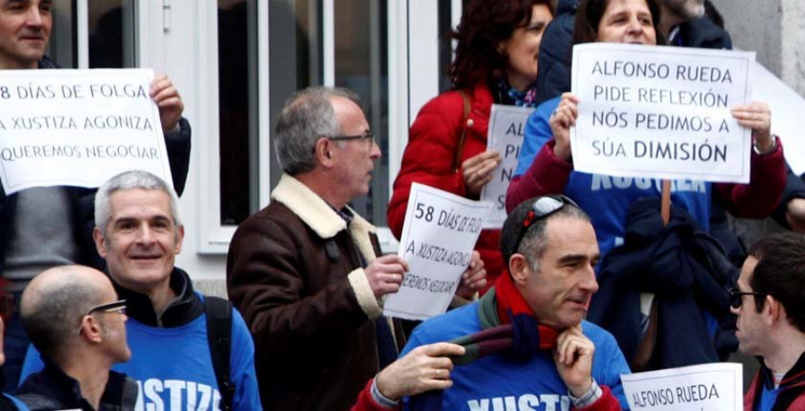 Los sindicatos de Justicia instan a la Xunta a aceptar “la mediación” y Rueda no aceptará “una subasta”