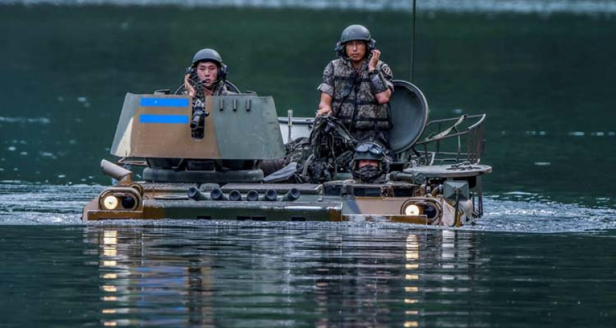 EEUU realiza una demostración de fuerza militar frente a Pyongyang