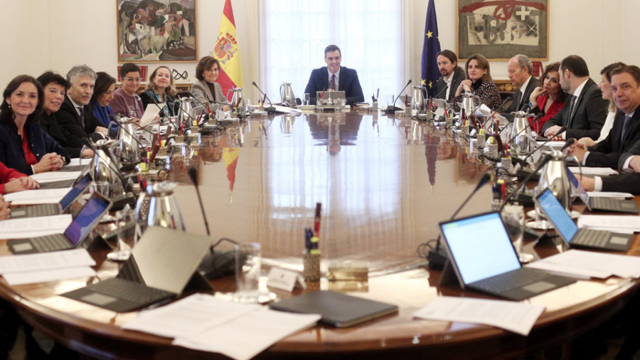 Los martes con Consejo de Ministros abren un frente político en el Congreso