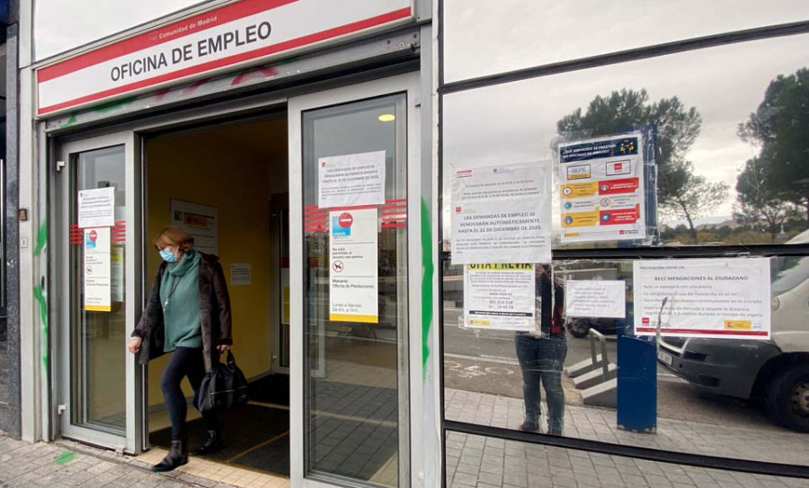 España crea 114.000 empleos pero hay 50.000 parados más