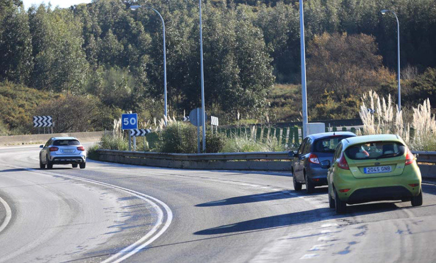 Un accidente provocado por las placas de hielo se salda con dos heridos en Arteixo