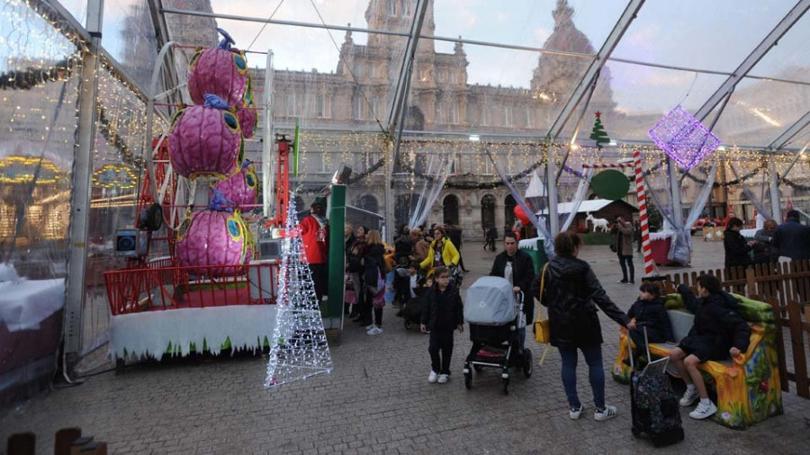 La Navidad se instala en María Pita con atracciones, teatro, tienda solidaria y Papá Noel