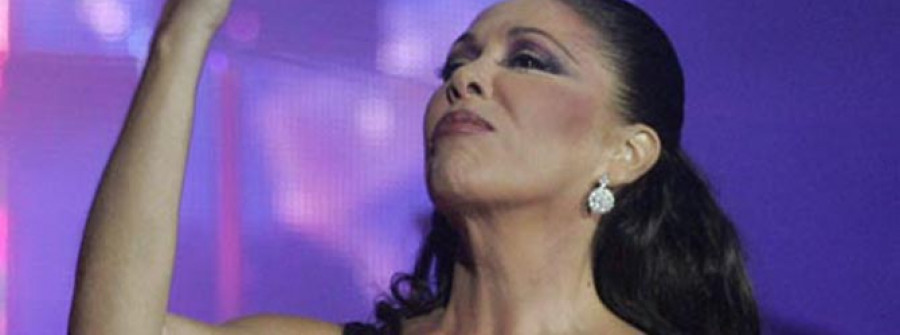 Isabel Pantoja ofrece sus mejores temas a un público entregado que no llenó el Palacio de la Ópera