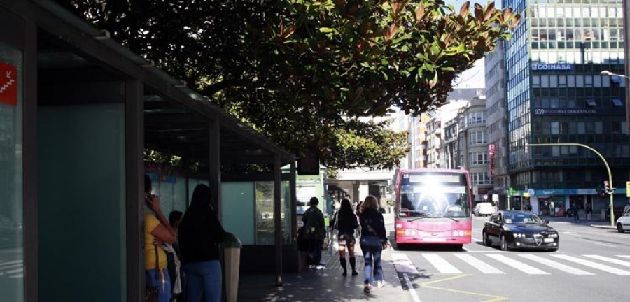 El Consistorio rechaza aclarar si permitirá que los interurbanos accedan a la plaza de Pontevedra en octubre