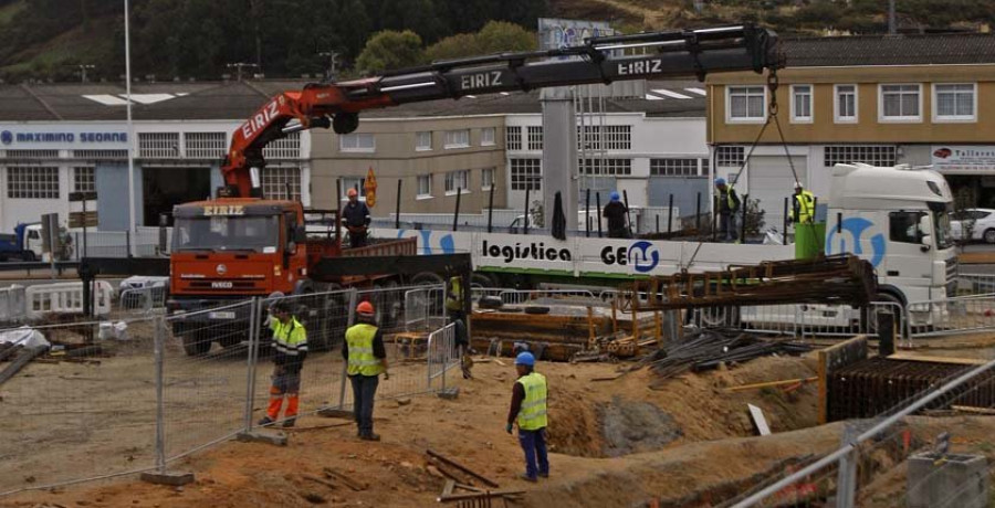 Cimentación de  la futura pasarela  de Marineda City