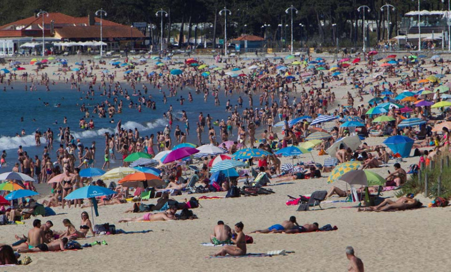 Sanidad da la razón a la Xunta y modifica el criterio para establecer el aforo en las playas