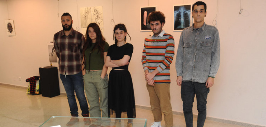 Los jóvenes ilustradores y pintores de Arteixo lanzan su nueva muestra