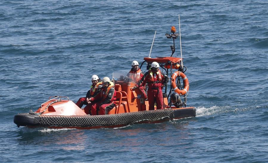 Continúa la búsqueda de dos chicos desaparecidos tras volcar un kayak el lunes en Porto do Son