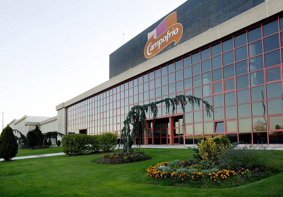 Un incendio provoca daños muy graves en la fábrica de Campofrío en Burgos